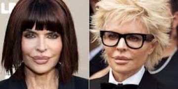 With her new blonde hair, Lisa Rinna attends Paris Fashion Week.