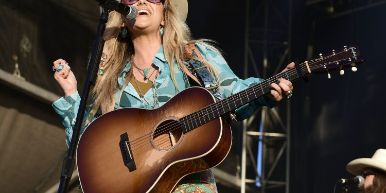 The biography of Lainey Wilson